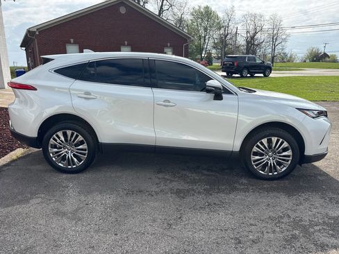 Used 2024 Toyota Venza Limited image 59