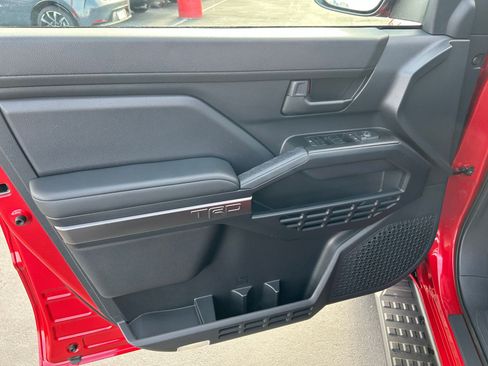 Certified 2025 Toyota 4Runner 4WD image 9