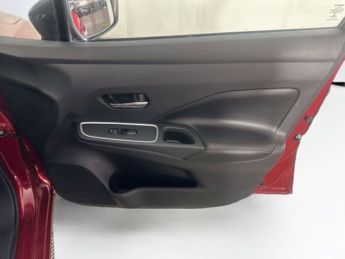 Used 2020 Nissan Versa SR w/ Convenience Package FWD image 30