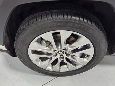 Used 2021 Toyota RAV4 XLE Premium FWD image 17