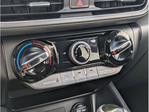 Used 2022 Hyundai Kona SEL AWD/4WD image 53