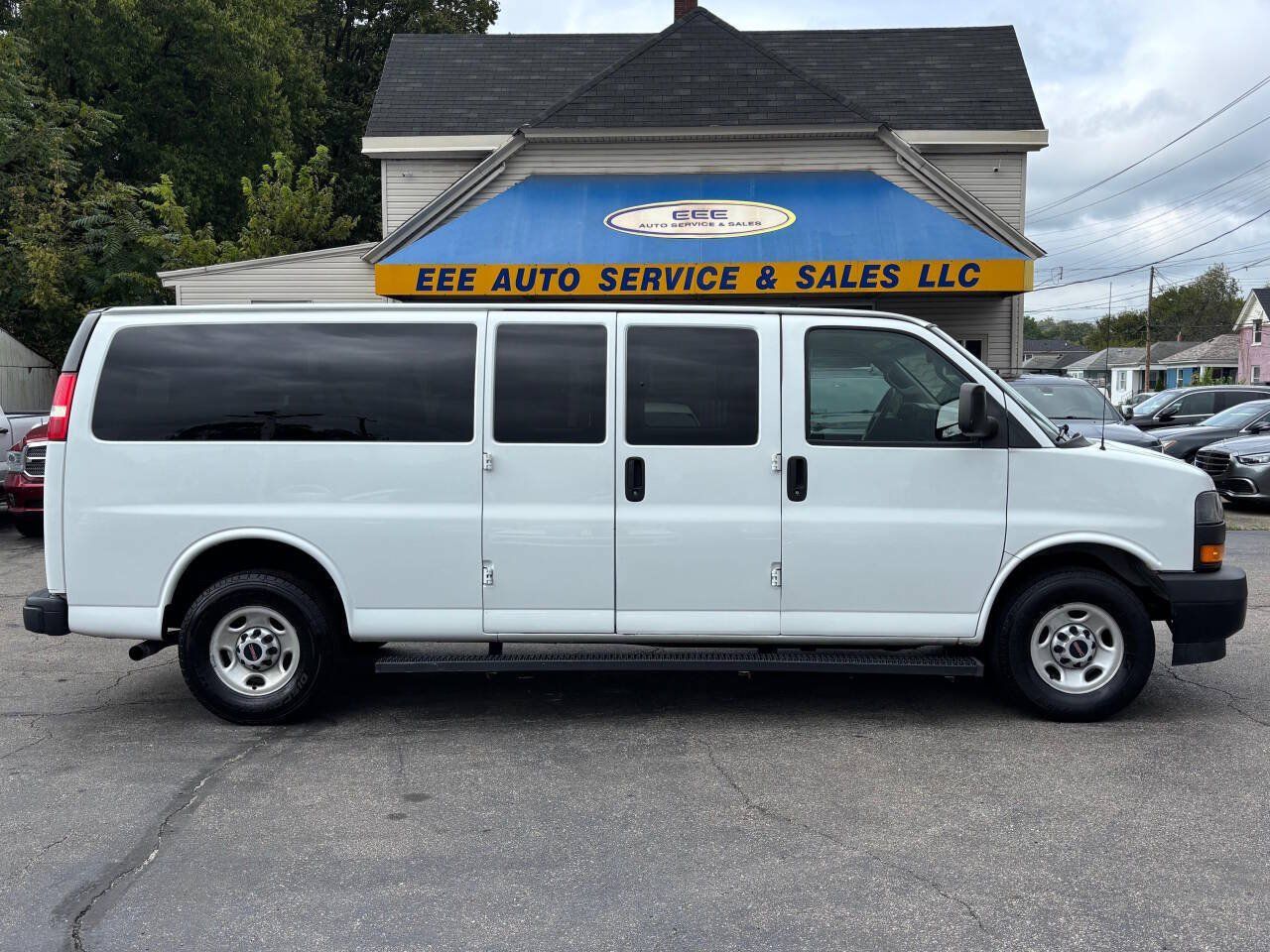Used 2019 GMC Savana 3500 LS RWD image 1