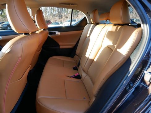 Used 2013 Lexus CT 200h w/ Premium Pkg image 11