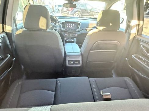 Used 2024 GMC Terrain SLE w/ Driver Convenience Package image 21