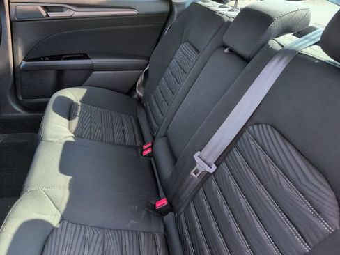 Used 2016 Ford Fusion SE FWD image 18
