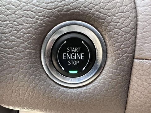 Used 2021 GMC Yukon XL Denali w/ Denali Premium Package AWD/4WD image 23