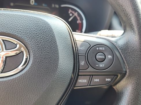 Certified 2025 Toyota RAV4 XLE AWD/4WD image 17