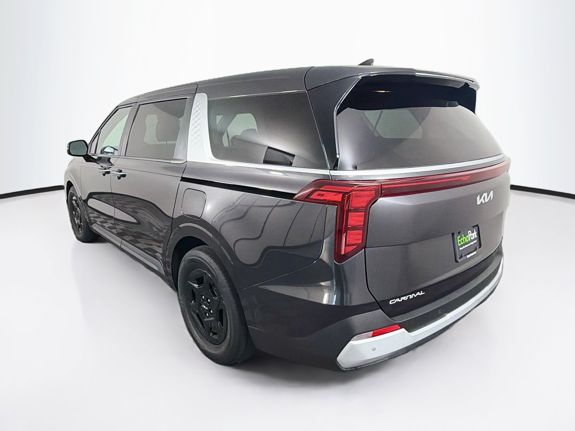 Used 2026 Kia Carnival FWD image 5