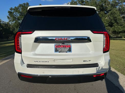 Used 2024 GMC Yukon XL SLT w/ SLT Luxury Package image 6