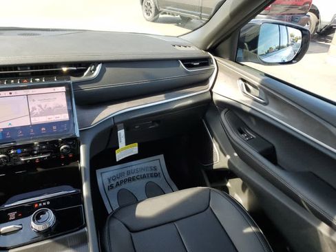 New 2025 Jeep Grand Cherokee Limited w/ Luxury Tech Group II image 16