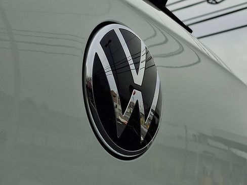 Used 2024 Volkswagen Golf R image 32