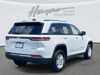 Used 2023 Jeep Grand Cherokee Laredo AWD/4WD video 3