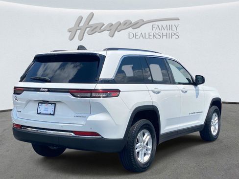 Used 2023 Jeep Grand Cherokee Laredo AWD/4WD image 3