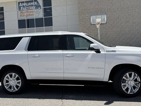Used 2022 Chevrolet Suburban High Country AWD/4WD image 5