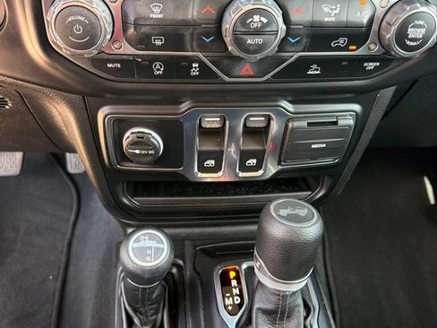 Used 2022 Jeep Wrangler Sport AWD/4WD image 13