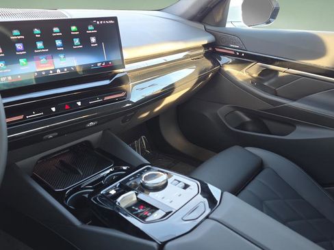 Used 2025 BMW 530i xDrive image 24