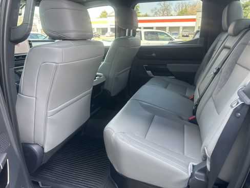 Used 2025 Toyota Tundra Limited AWD/4WD image 26