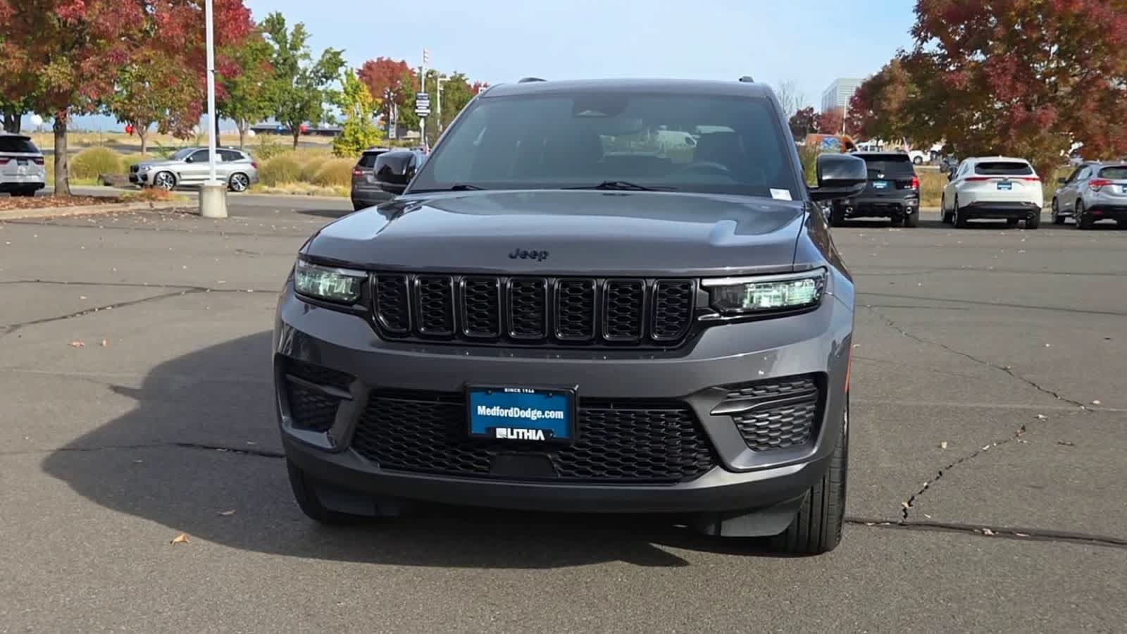 Used 2024 Jeep Grand Cherokee Altitude AWD/4WD image 3