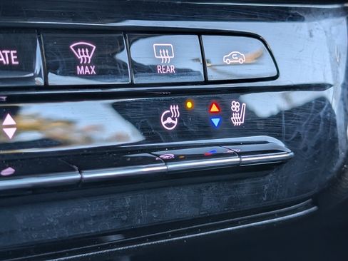 Used 2022 Chevrolet Bolt EUV Premier w/ Sun & Sound Package image 34