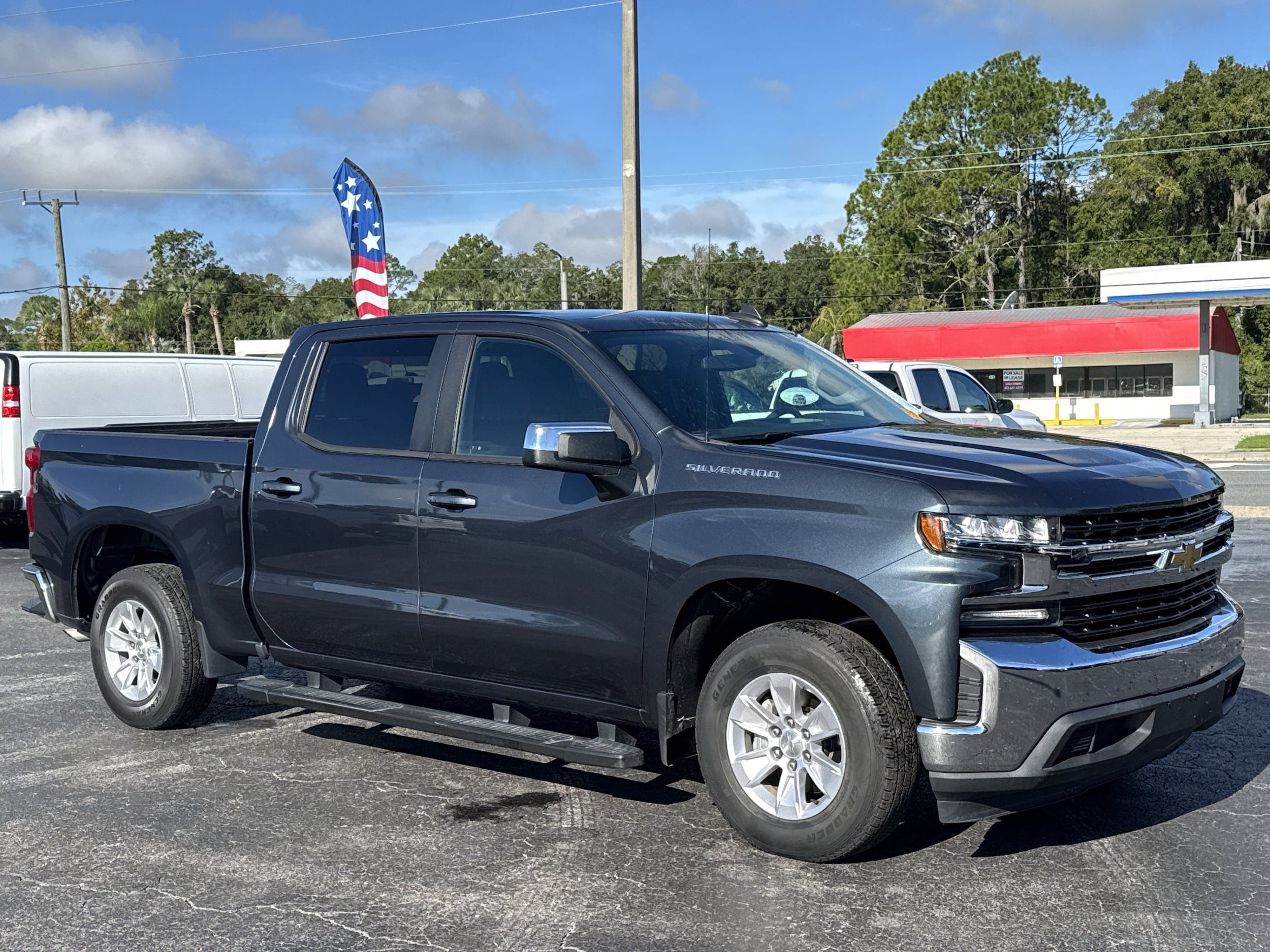 Used 2020 Chevrolet Silverado 1500 LT w/ Trailering Package RWD image 3