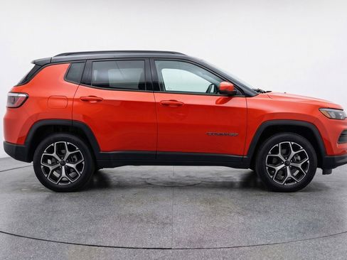 Used 2025 Jeep Compass Limited image 11