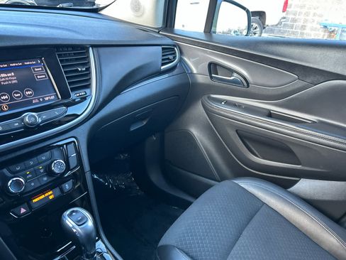 Used 2022 Buick Encore Preferred image 21