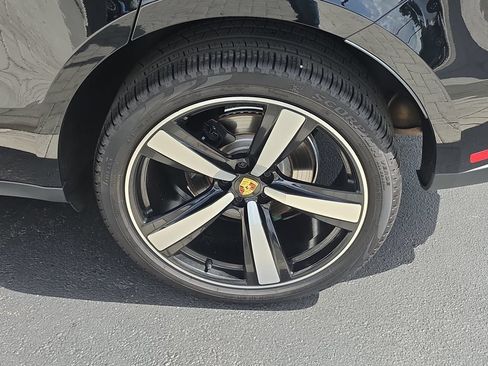 Used 2025 Porsche Macan AWD/4WD image 6