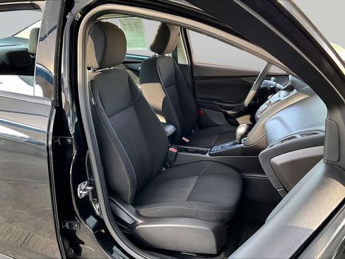 Used 2015 Ford Focus SE FWD image 9