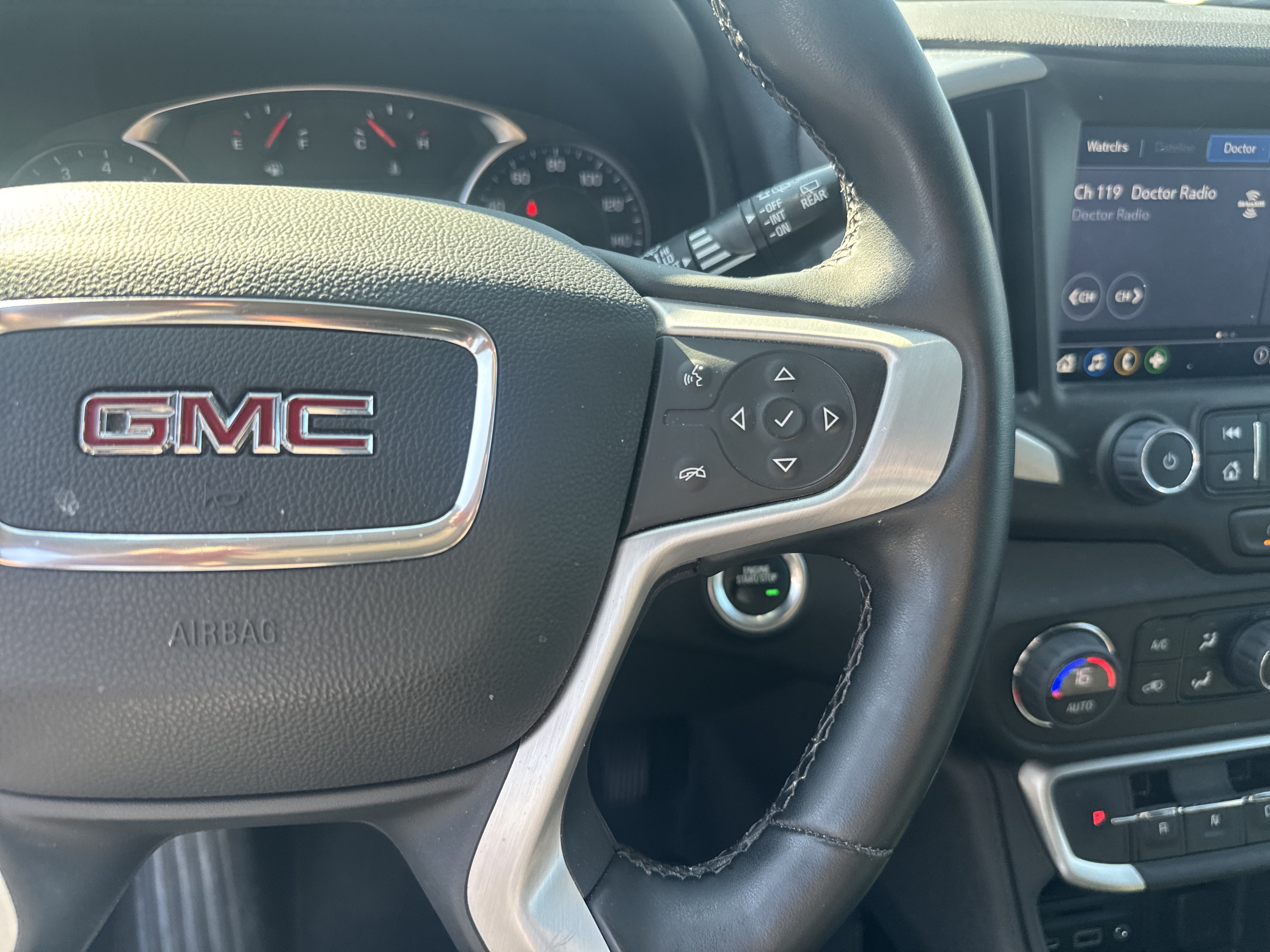 Used 2024 GMC Terrain SLT AWD/4WD image 12