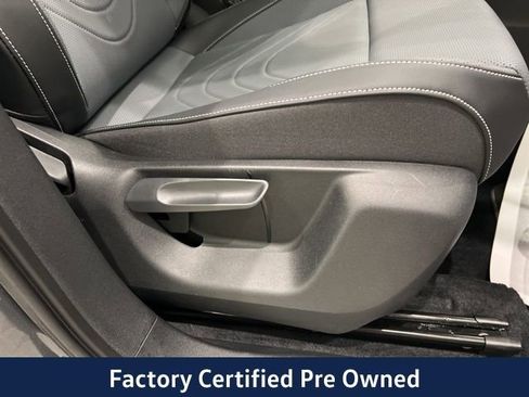 Certified 2025 Volkswagen Tiguan SE AWD/4WD image 24