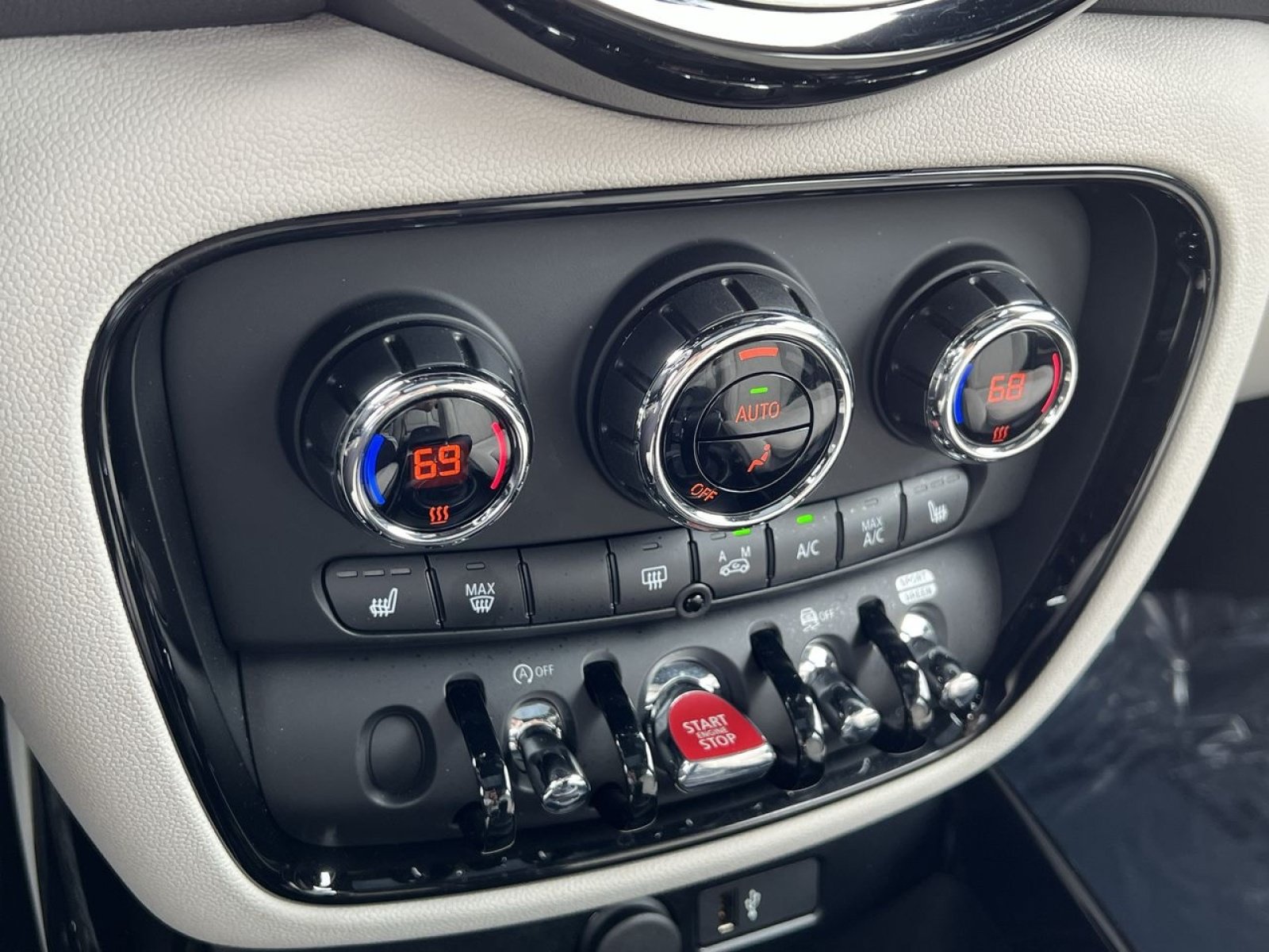 Used 2024 MINI Cooper Clubman John Cooper Works w/ Signature Upholstery Package AWD/4WD image 18