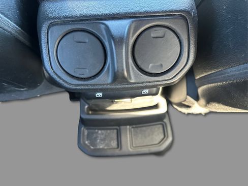 Used 2022 Jeep Wrangler Unlimited Sahara AWD/4WD image 36