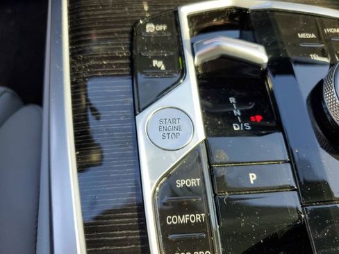 Used 2024 BMW X7 xDrive40i w/ M Sport Package image 24