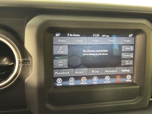 Used 2019 Jeep Wrangler Unlimited Sahara w/ Cold Weather Group AWD/4WD image 32