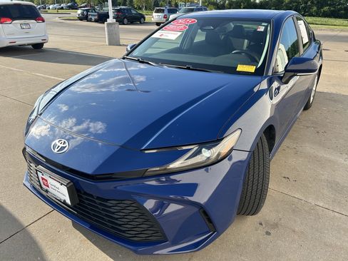 Used 2025 Toyota Camry LE FWD image 3