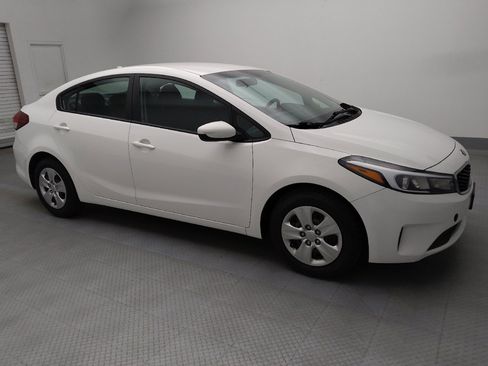 Used 2017 Kia Forte LX image 11