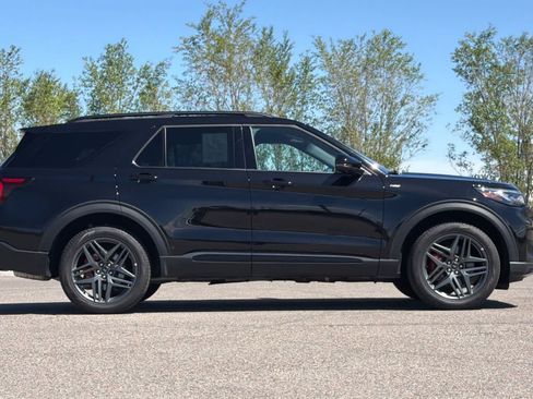 Used 2025 Ford Explorer ST-Line w/ ST-Line Street Pack AWD/4WD image 8