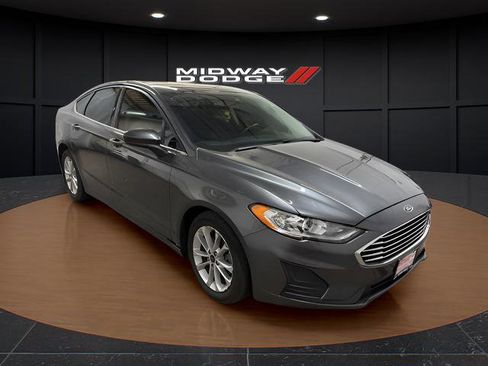 Used 2020 Ford Fusion SE FWD image 1