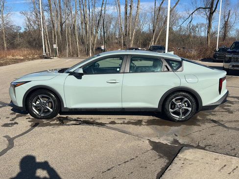 Used 2025 Kia K4 LXS image 2