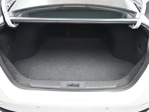 Used 2025 Nissan Sentra SR image 11