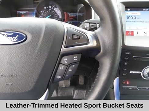 Used 2019 Ford Edge Titanium image 12