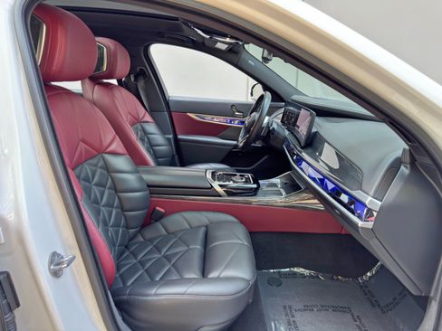 Used 2023 BMW 740i w/ Parking Assistance Package RWD image 16