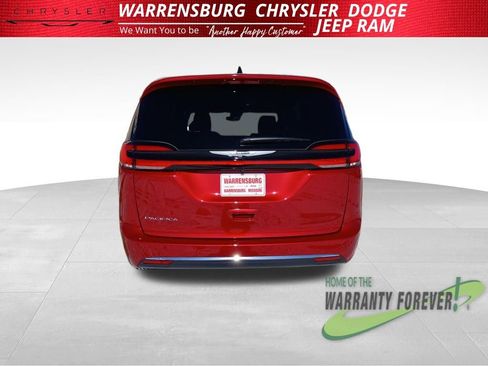 New 2026 Chrysler Pacifica Select image 5