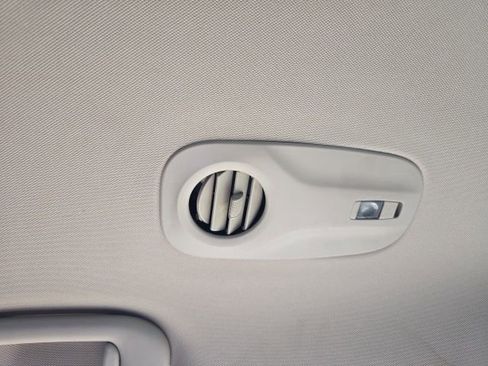 Used 2022 Chrysler Pacifica Touring-L image 31