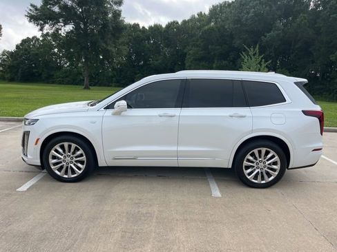 Used 2020 Cadillac XT6 Premium Luxury FWD image 2