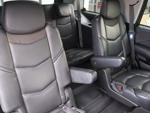 Used 2018 Cadillac Escalade Premium Luxury image 26