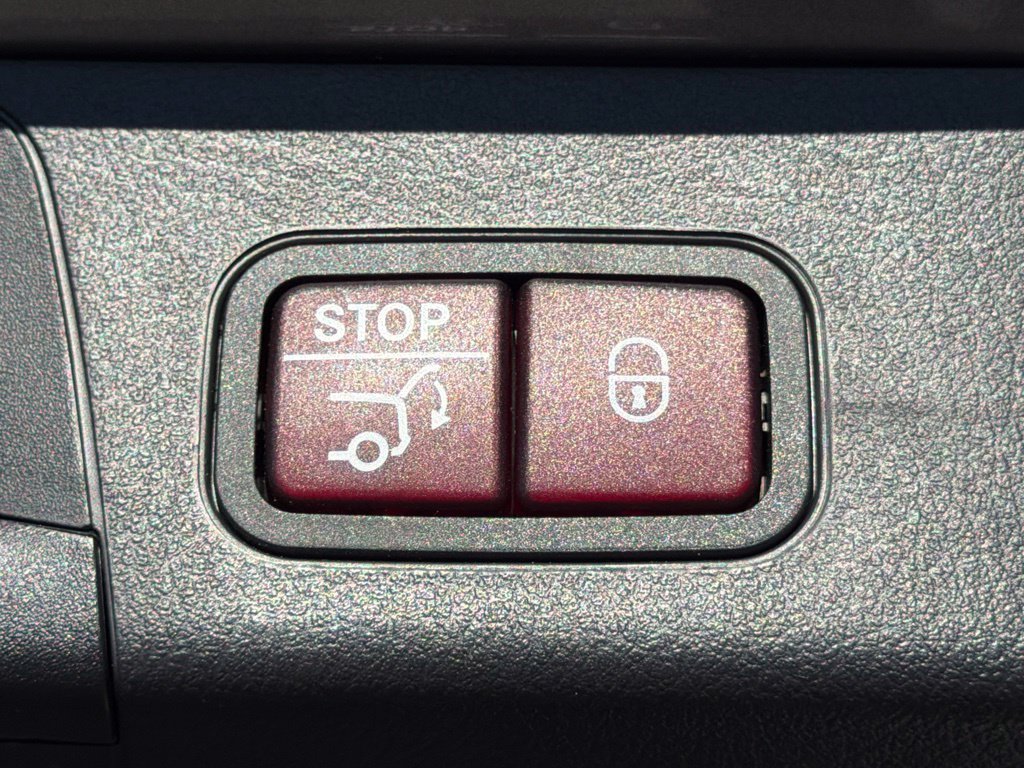 Used 2023 Mercedes-Benz EQB 300 4MATIC image 16