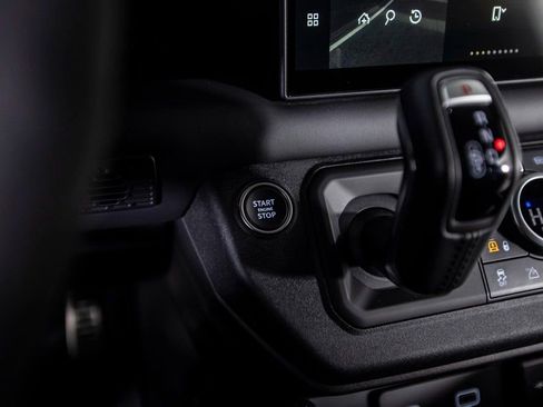 Used 2024 Land Rover Defender 90 Carpathian Edition image 31