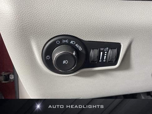 Used 2022 Jeep Compass Latitude w/ Convenience Group AWD/4WD image 24