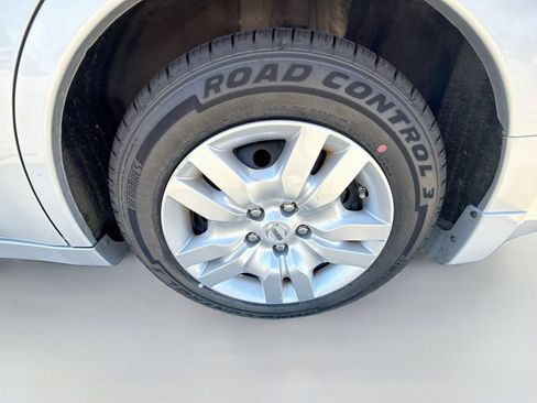 Used 2011 Nissan Altima 2.5 S FWD image 11